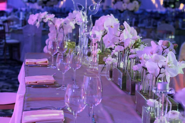 Decoração Flor Mesa Casamento Buquê Orquídeas Restaurante Evento Glamoroso Celebração — Fotografia de Stock