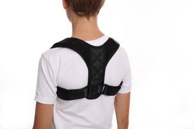 Duruş düzelticisi olan çocuk / okul çocuğu. Skolyoz, Kyphosis tedavisi