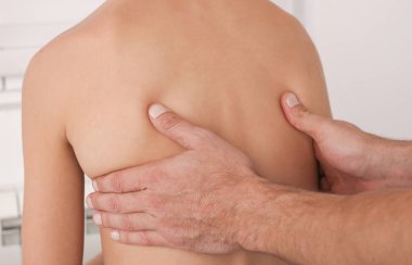 Çocuk Duruşu Düzeltme, Skolyoz Muayenesi. Kayropraktik tedavi, sırt ağrısı giderici. Fizyoterapi / Kineziyoloji