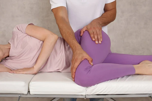 Sjukgymnastikbehandling För Gluteusstam Gluteus Maximus Muskelmassage — Stockfoto