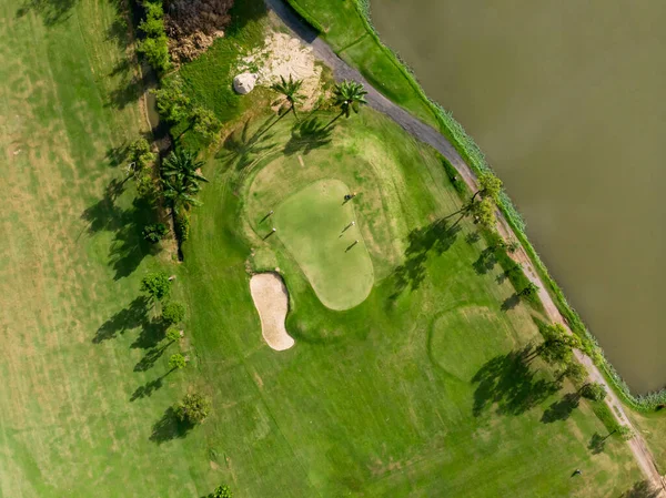 Bovenaanzicht Vanuit Lucht Foto Van Vliegende Drone Van Golfbaan Weelderig — Stockfoto