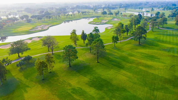 Letecký Pohled Krajinu Golfového Hřiště Výhledem Východ Slunce Ranním Záběru — Stock fotografie