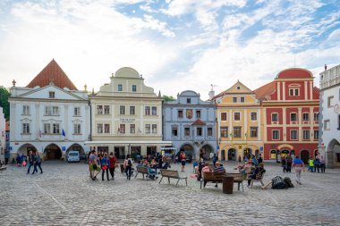 Cesky Krumlov, Çek Cumhuriyeti - 6 Mayıs 2018: Cesky Krumlov Eski Şehir Meydanı'nda Çek Cumhuriyeti.