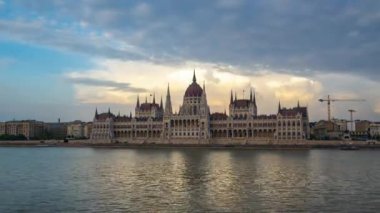 Gün gece zaman atlamalı, Macaristan Parlamento Binası Budapest City, Macaristan timelapse 4k