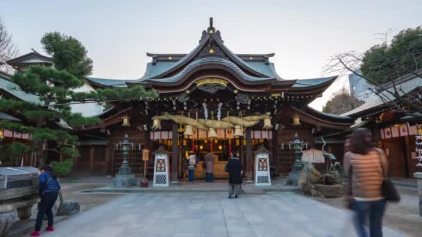 日本時間の経過 である櫛田神社の夜のタイムラプスに日 — ストック動画