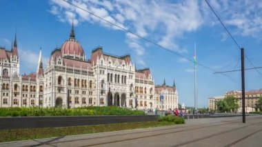 Timelapse, Macaristan Parlamento Binası tramvay ve turist Budapeşte şehir, Macaristan, zaman atlamalı 4k ile