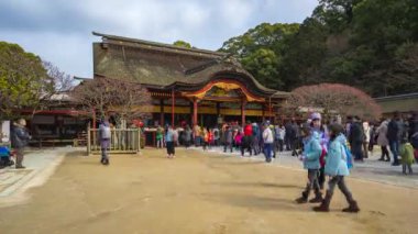 İnsanlar Dazaifu tapınak Fukuoka, Japonya seyahat