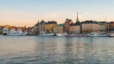 Gün gece zaman atlamalı video Stockholm Gamla Stan Lilla Vartan İsveç timelapse 4 k boğaz ile