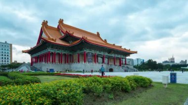 Gün gece zaman atlamalı video Chiang Kai-shek Memorial Hall ulusal konser salonu Taipei City, Tayvan timelapse 4k