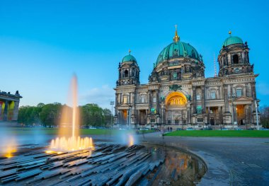 Berliner Dom landmark Berlin City, Almanya geceleri.