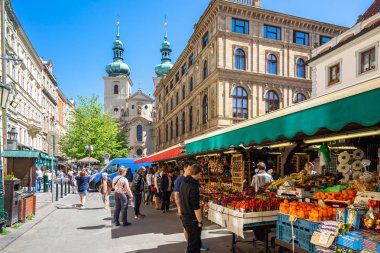 Prag, Çek - 7 Mayıs 2018: Havelska Market Prague city, Çek Cumhuriyeti.