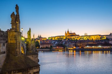 Charles Köprüsü manzarası Prag Çek Cumhuriyeti ile.