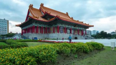 Zaman atlamalı video Chiang Kai-shek Memorial Hall günün gece timelapse Taipei City, Tayvan