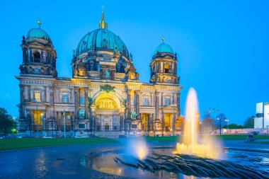 Berlin Cathedral, Berlin, Almanya geceleri.
