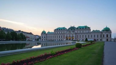Belvedere Sarayı gece timelapse Viyana, Avusturya zaman atlamalı olarak gün