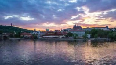 Gün gece timelapse Prag Skyline, Prague, Çek Cumhuriyeti zaman atlamalı için