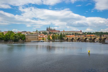 Prag cityscape manzarası ile Vltava Nehri Prag şehir, Çek Cumhuriyeti.