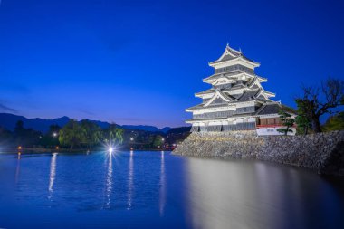 Nagano, Japonya gece Matsumoto Kalesi