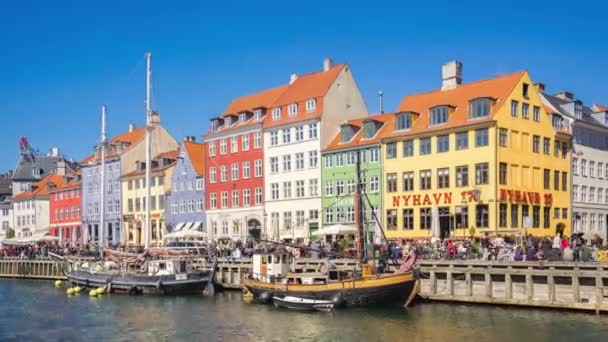 Copenhagen Denmark May 2017 Nyhavn Waterfront Landmark Crowd Tourist Copenhagen — Stock Video