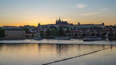 Çek Cumhuriyeti'nde Timelapse Prague old town adlı günbatımı zaman atlamalı 4k