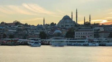 Istabul cityscape manzarası Türkiye görünümünde Galata Köprüsü günden itibaren gece zaman atlamalı