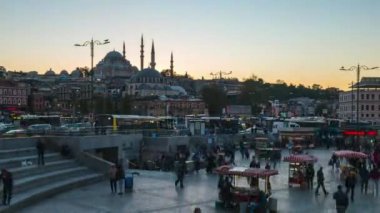 Istanbul şehir gün gece zaman atlamalı Galata Köprüsü yakınlarında Türkiye timelapse 4k için