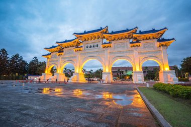 Chiang Kai-shek Memorial Hall gece Taipei city, Tayvan.