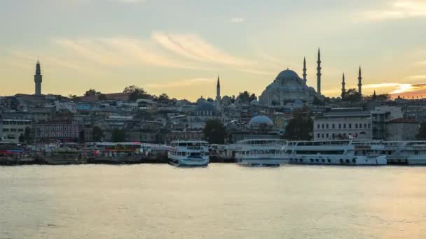 イスタンブールのスカイライン トルコ イスタンブール トルコの夜時間の経過タイムラプス スレイマニエ モスク日 — ストック動画
