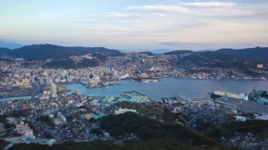Nagasaki şehir manzarası gün gece zaman atlamalı Japonya için.