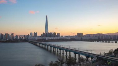 Seoul şehir manzarası, alacakaranlık timelapse Seoul City, South Korea.