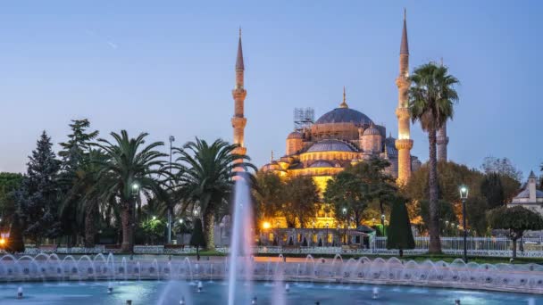 伊斯坦布尔蓝色清真寺在土耳其伊斯坦布尔的白天和黑夜时间间隔 — 图库视频影像