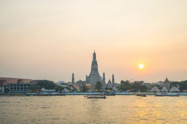 Chao Phraya Nehri'nin Bangkok, Tayland Bangkok Wat Arun Tapınağı.