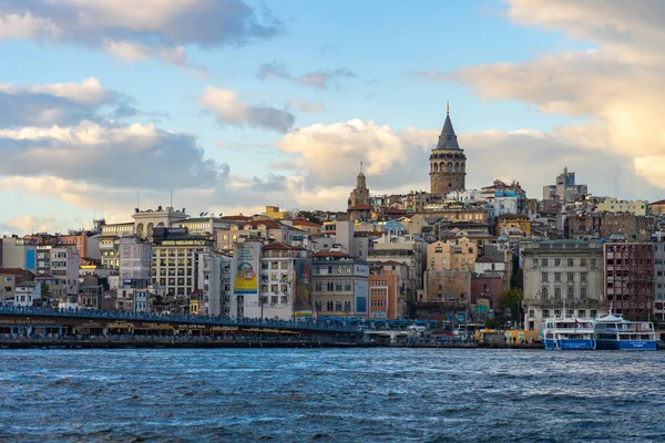 Στον Ορίζοντα Της Πόλης Κωνσταντινούπολη Τον Πύργο Του Γαλατά Στην — Φωτογραφία Αρχείου