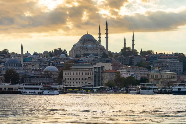 Paisaje urbano de Estambul en la ciudad de Estambul, Turquía — Foto de Stock