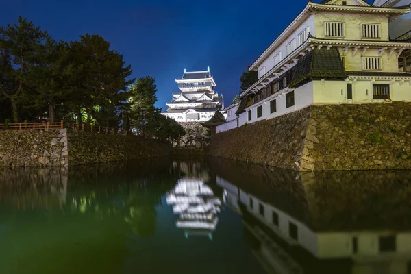 夜、福岡の小倉城の夜景 — ストック写真