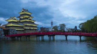 Matsumoto Castle gece zaman lapse, Nagano Prefecture, Japonya.