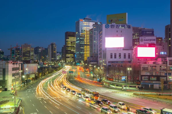 Traffico cittadino di Seoul in Corea di notte — Foto Stock