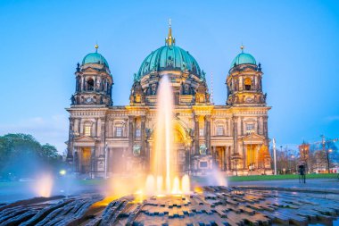 Berlin City, Müze Adası Mitte ilçesinde gece Almanya Berliner Dom