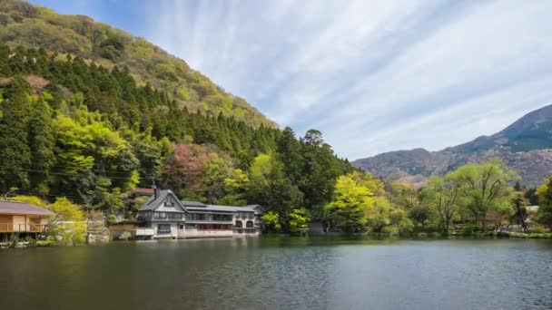 Kinrinko Lake Med Mount Yufu Oita Yufu Japan Tidsfördröjning — Stockvideo
