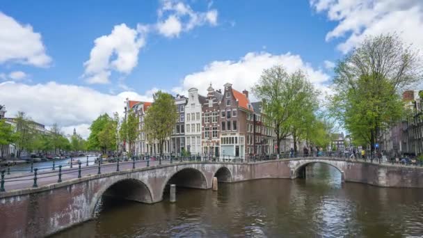 Amsterdam City Skyline Con Canal Barco Ciudad Amsterdam Países Bajos — Vídeos de Stock