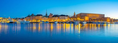Stockholm şehrinde gece Gamla Stan Panorama görünümü, İsveç
