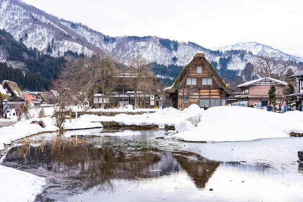 Temporada de invierno en Shirakawa-go village, Gifu, Japón — Foto de Stock