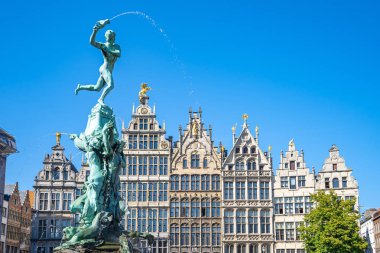 Grote Markt Antwerp, Belçika'da tarihi binaları ile