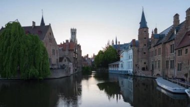 Bruges eski şehir gündüz bruges, Belçika'da gece zaman atlamalı.