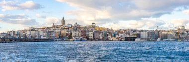 Galata Kulesi'nin panorama görünümü ve İstanbul silueti İstanbul'da, 