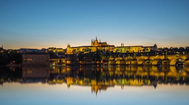 Çek Cumhuriyeti 'nde Prag' ın eski kent manzarası yükselişte