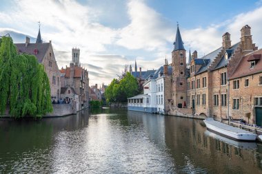 Bruges şehir silueti ve kanal Bruges, Belçika