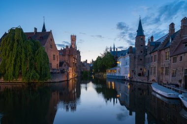 Bruges, Belçika'da gece Bruges şehir silueti