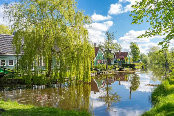 Nizozemský dům v Zaanse Schans v Nizozemsku — Stock fotografie