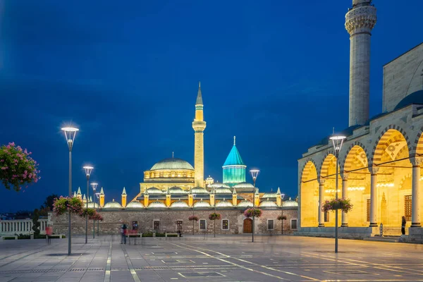 Nattvy över Mevlana Museum i Konya, Turkiet — Stockfoto